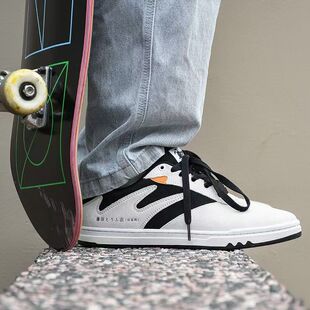 极路客极路客蚁系列AE86漂移车头文字D概念款男女面包潮鞋滑板鞋