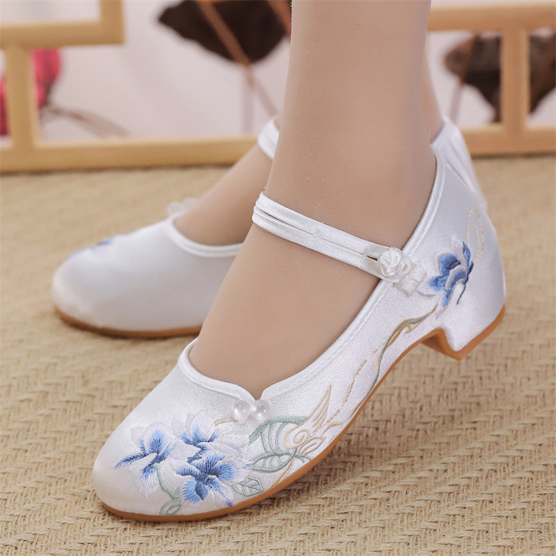 中式旗袍女鞋复古粗跟刺绣单鞋配旗袍绣花鞋软底透气复古风圆头鞋