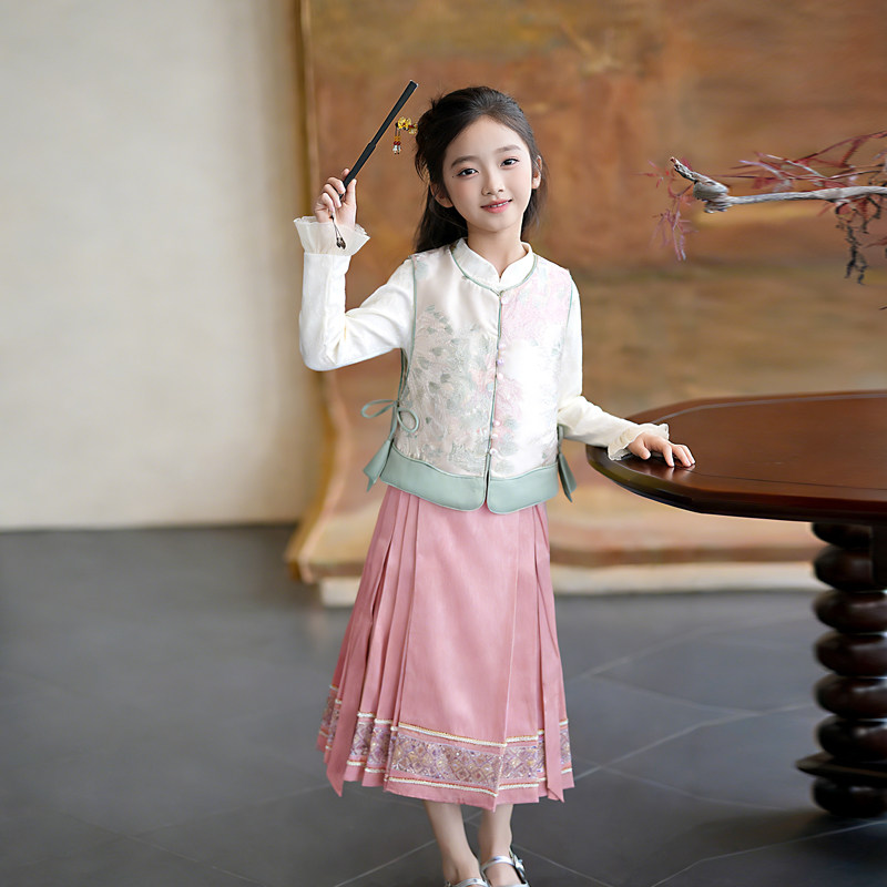 女童新中式国风汉服套装秋装2026新款马甲背心马面裙表演服三件套