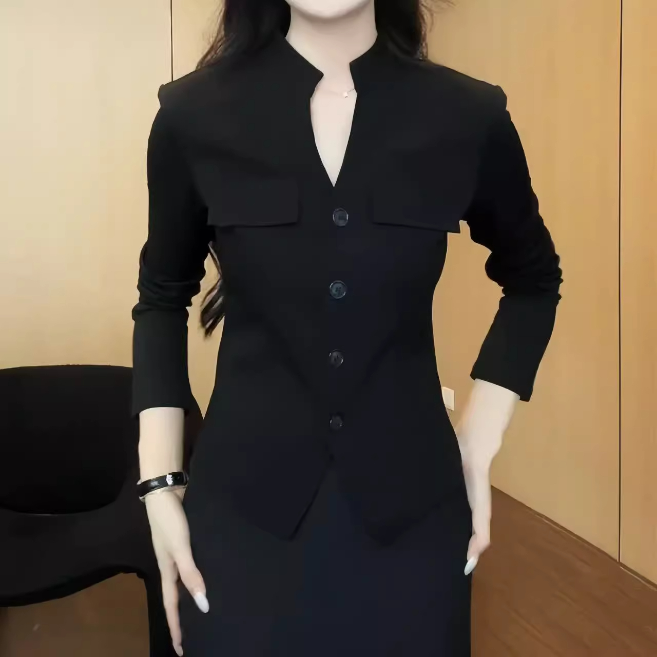 高级感黑色立领长袖衬衫女秋季修身显瘦百搭设计简约纽扣开衫上衣