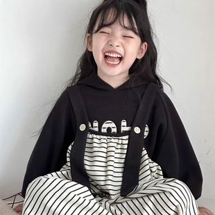 2026春秋韩版男女童宝宝可爱条纹休闲背带裤儿童宽松灯笼连体裤子