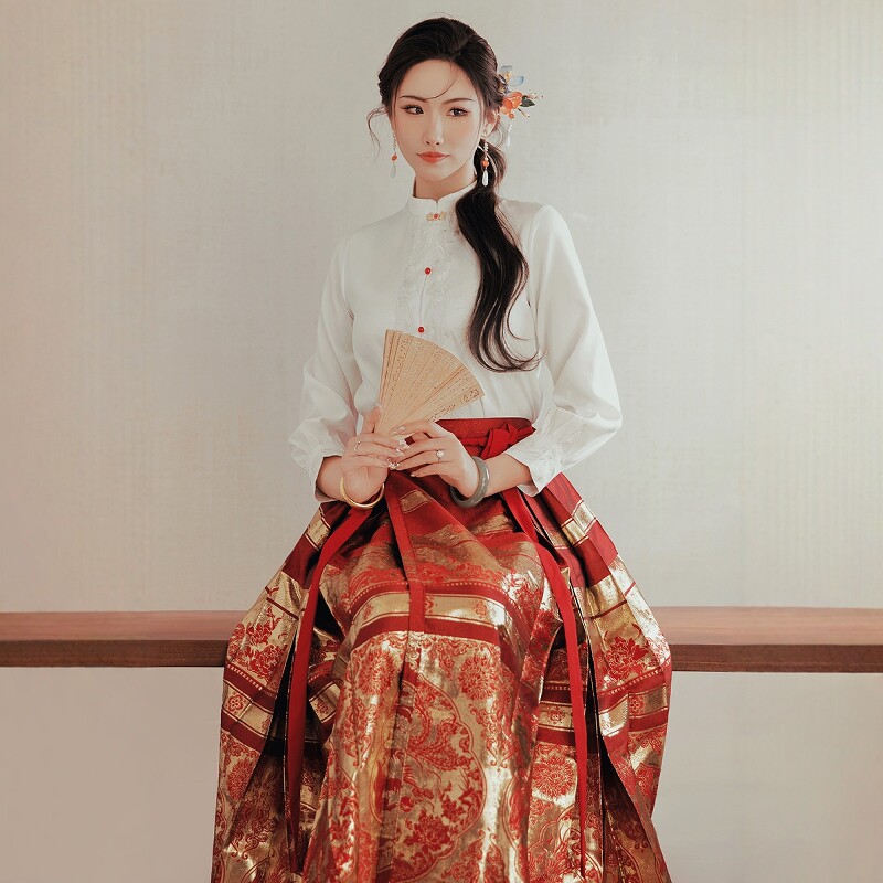 花野白鹤[梦璃花影]新中式国风红色织金马面裙汉服婚婚服敬酒服