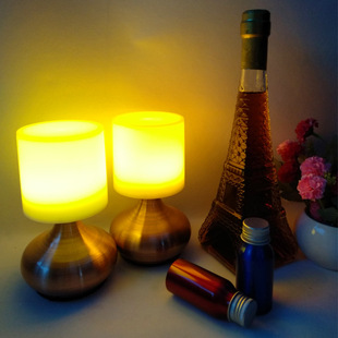 led酒吧餐厅复古金属花瓶底坐充电台灯服务桌灯个性艺术吧台夜灯