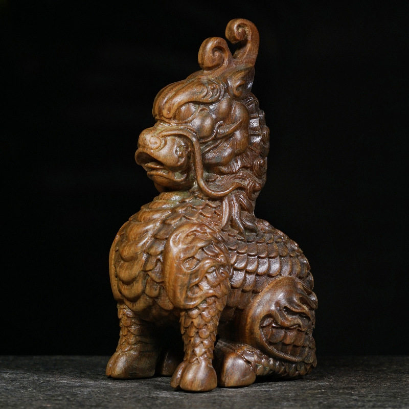 绿檀木雕刻麒麟独角兽手把件摆件传统工艺品家居装饰文玩收藏摆饰