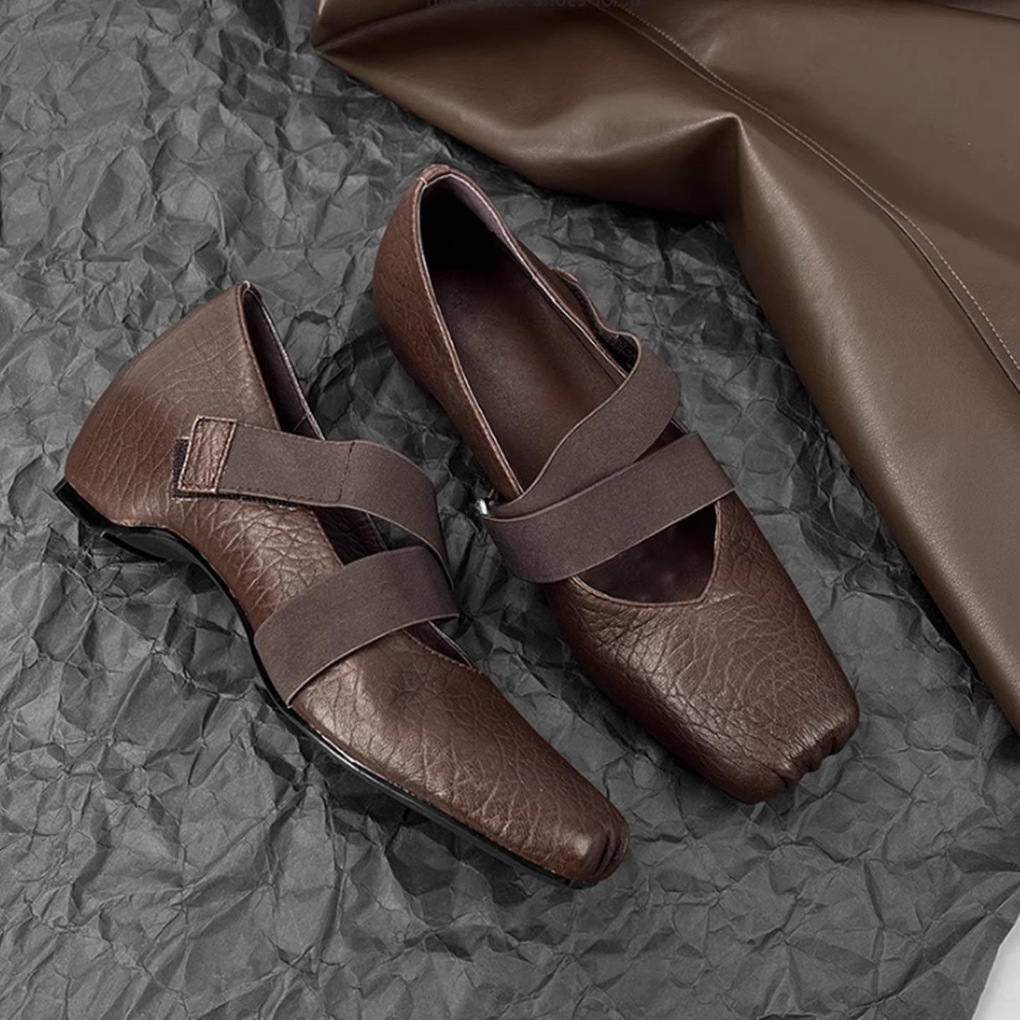 羊皮版魔术贴方头玛丽珍鞋