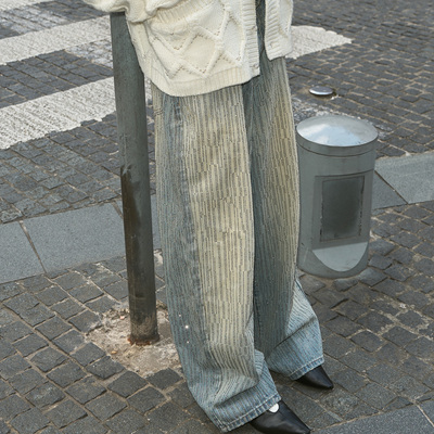 满身烫钻洗水阔腿牛仔裤