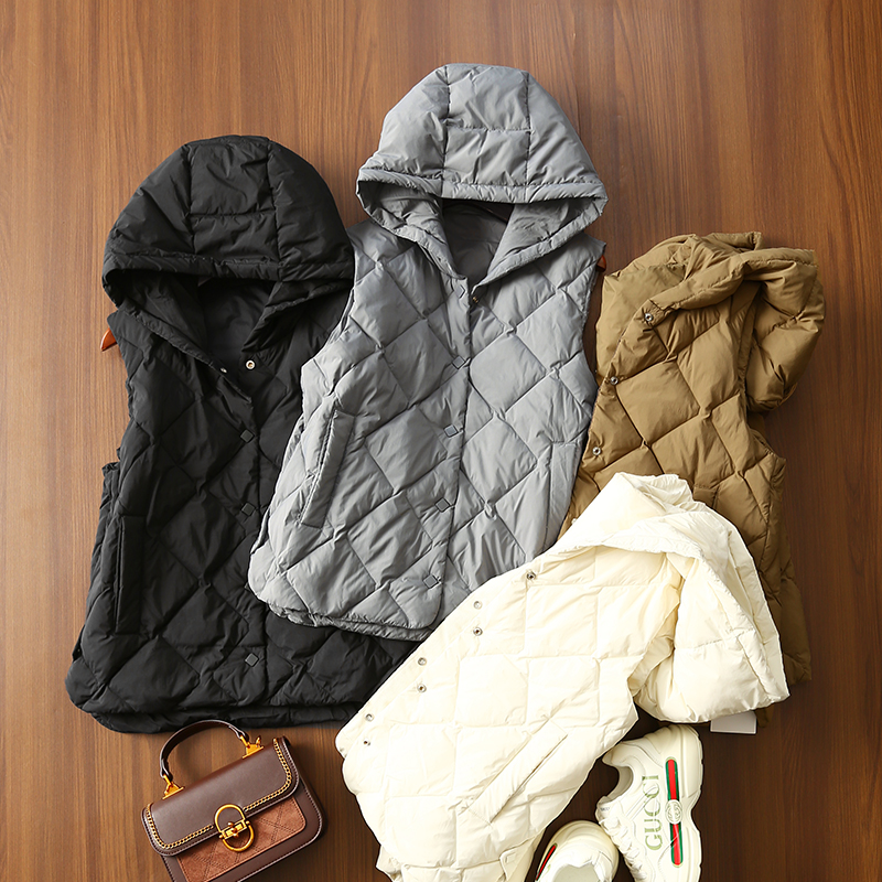 淘么淘 实穿主义 三星90白鸭绒轻薄菱格绗线连帽羽绒马甲外套女