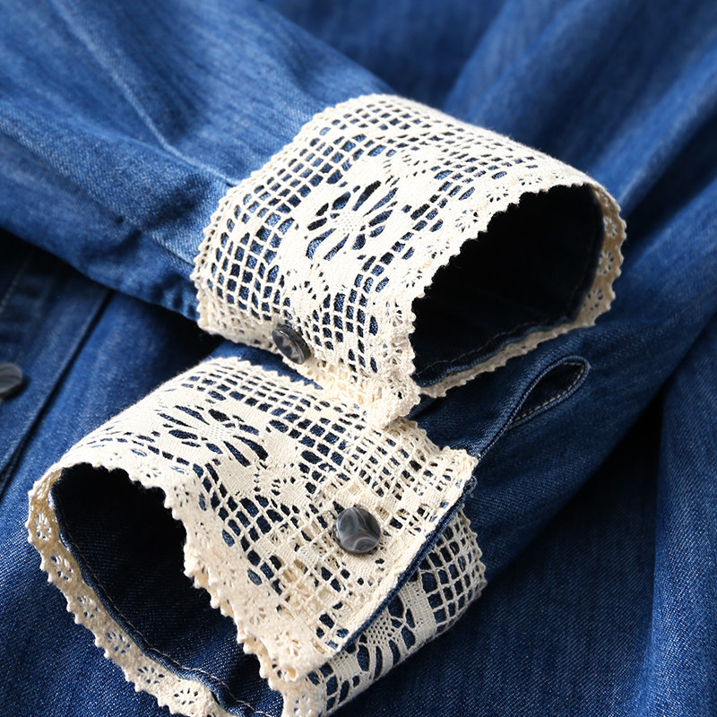 淘么淘 美出新高度 拼蕾丝钩花字母刺绣宽松翻领长袖牛仔衬衫女秋