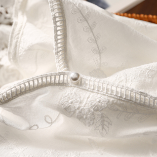 白衬衫 女 繁华如梦重工镂空蕾丝花边珍珠扣刺绣提花V领长袖 淘么淘