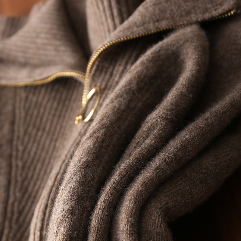 淘么淘 复古美拉德 软糯100羊毛半门襟拉链绞花粗针翻领提花毛衣