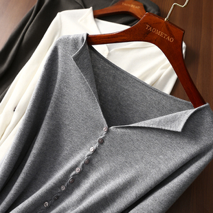 小众交叉错位纽扣羊毛显瘦翻V领针织开衫 女新 时髦不费力 淘么淘