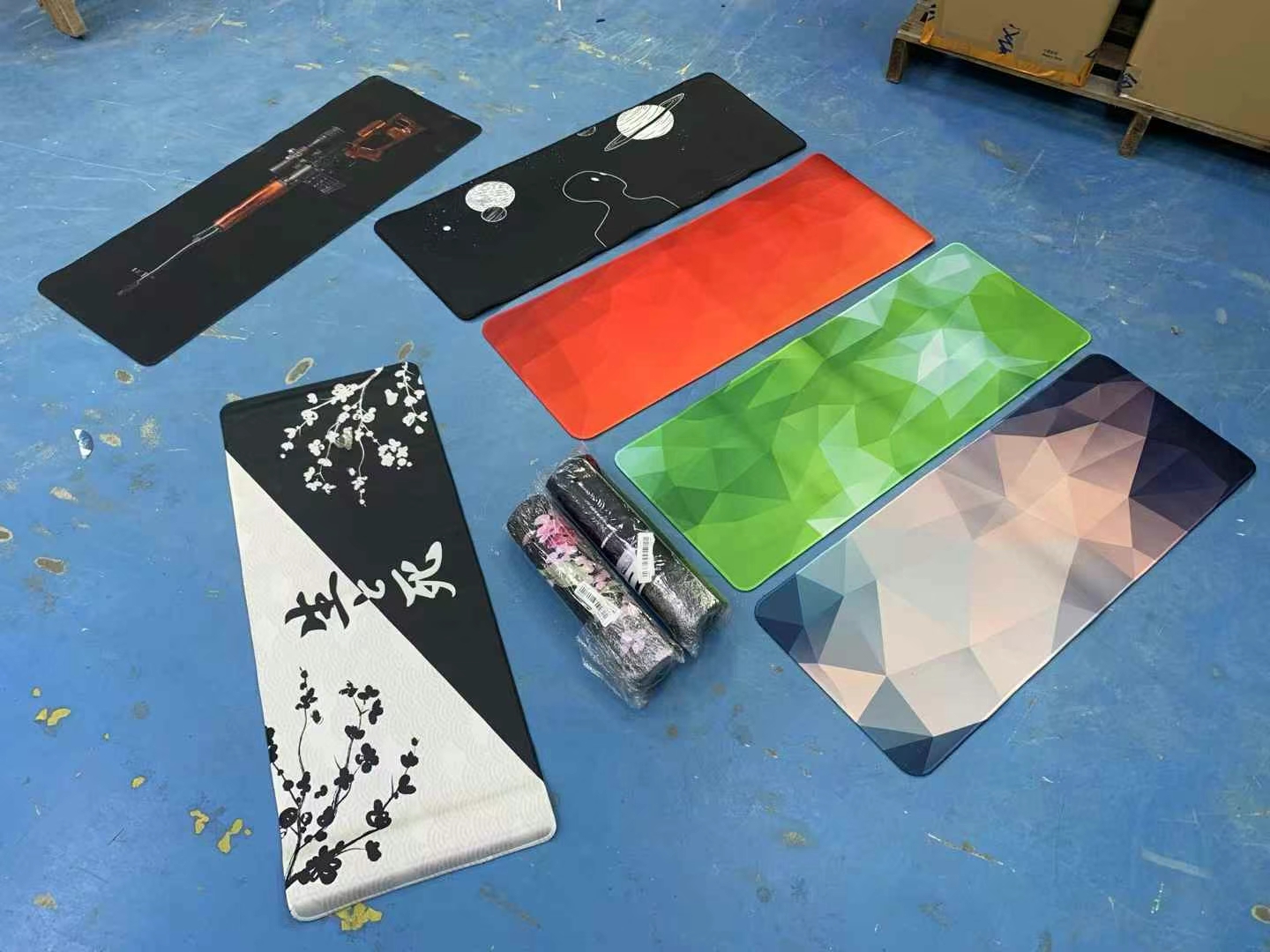 各种各样的超大鼠标垫30*80/40*90/50*100cm  款式随机发