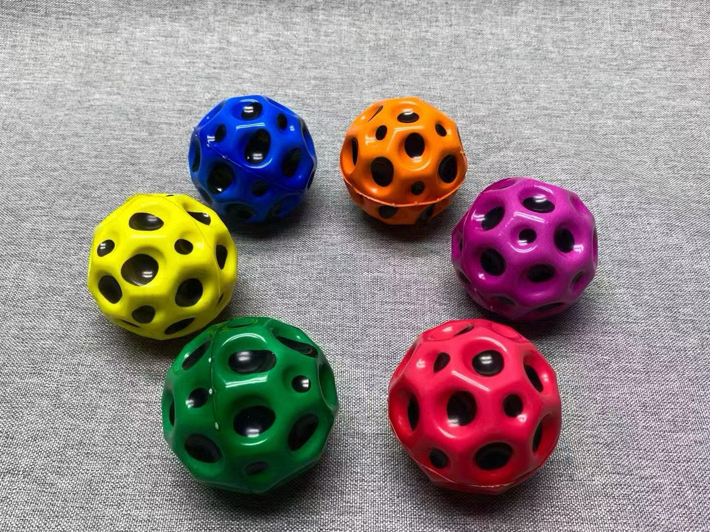 儿童压力球同款发泡洞洞月球高弹力弹力卡通减压儿童玩具解压pu,电子元器件市场,PCB电路板/印刷线路板,淘宝优惠券,粉丝福利购,淘宝优惠卷
