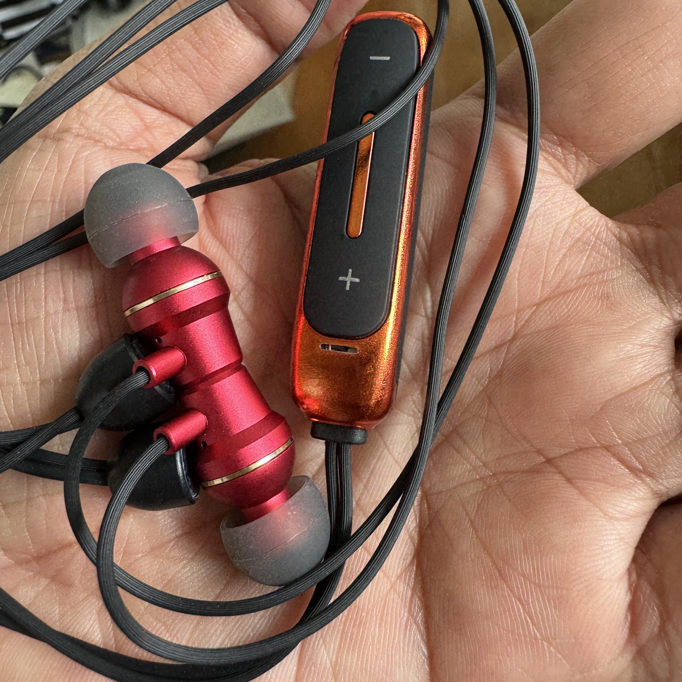 8-24 磁吸蓝牙耳机860条