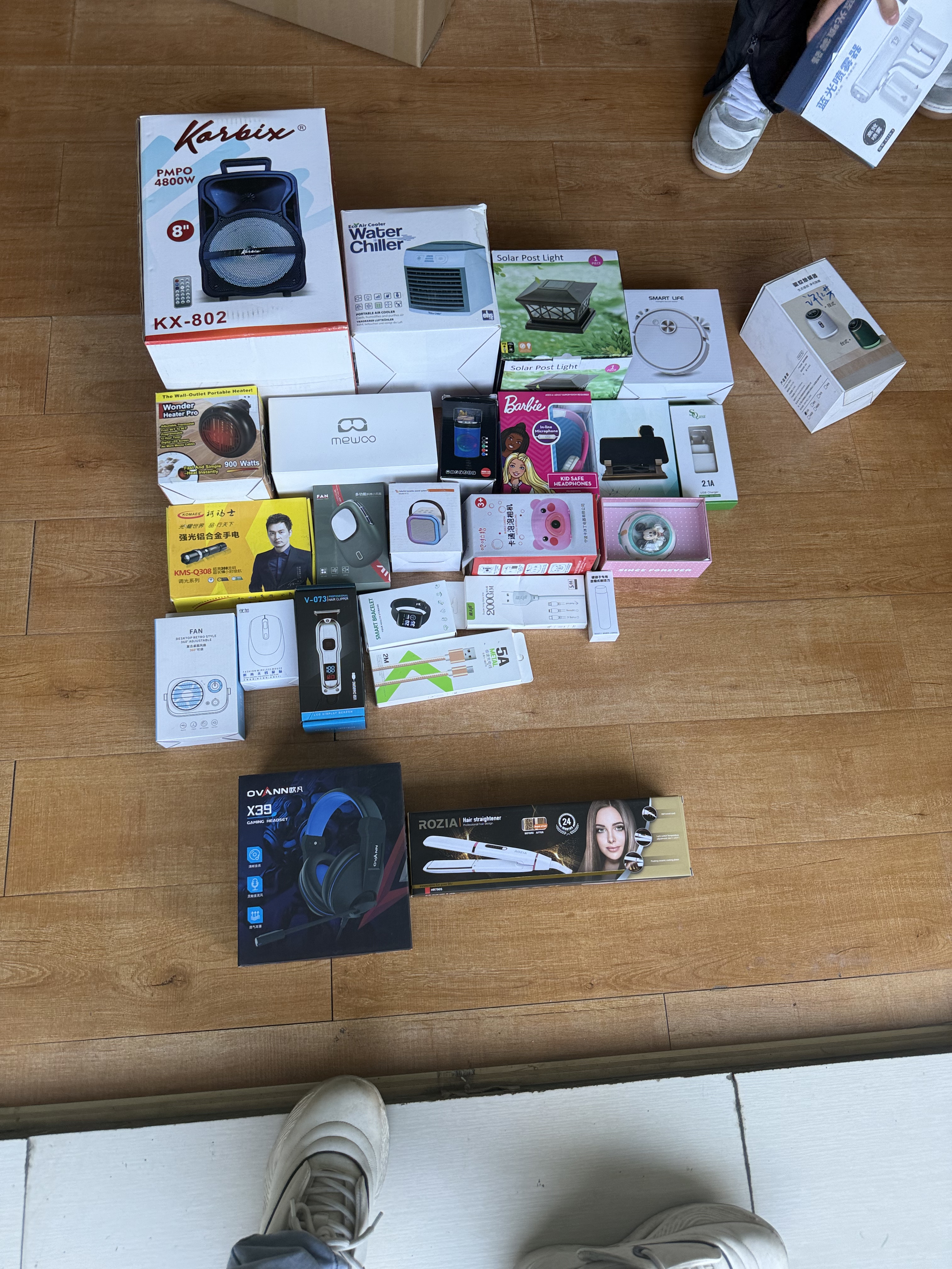 电子杂件，10公斤一箱。全电子产品，良率8成。