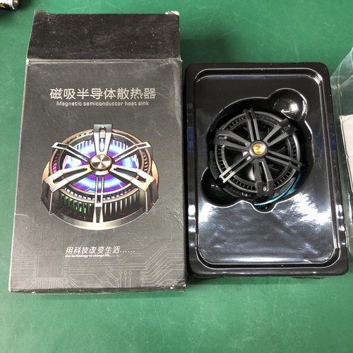 磁吸半导体嫌热器。 有瑕疵。包装破损