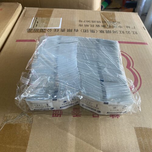 1FC1 区 26.4.8 专业屏幕清洁套装，款式随机发。