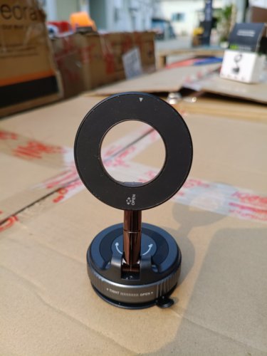 最近这两年很火爆的手机支架款式随机发。