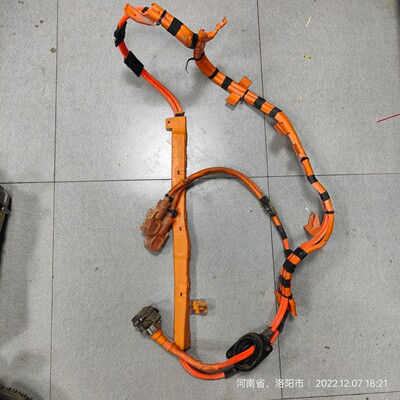 宝马750F04混动版车型高压电缆，高压电池-EME逆变器之间高压导线