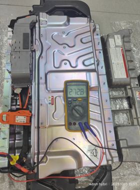 奥迪混动A8高压电池模组额定电压266v4组x18片=72片x3.7v容量5Ah