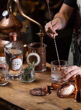 香港制造将每款草本植物巧妙结合 TWO MOONS DRY GIN致月招牌金酒