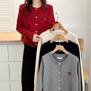 大码 2024秋冬女士韩版 开衫 针织衫 胖mm小清新樱桃刺绣毛衣外套 新款