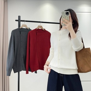 大码冬季新款素雅风百搭纯色半高领排扣长袖针织衫女洋气减龄毛衣