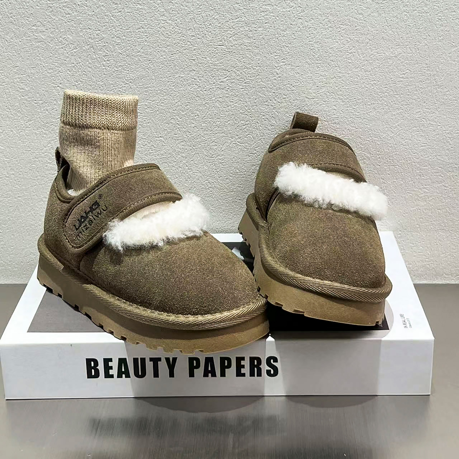 儿童雪地靴2025新款冬季加绒短靴