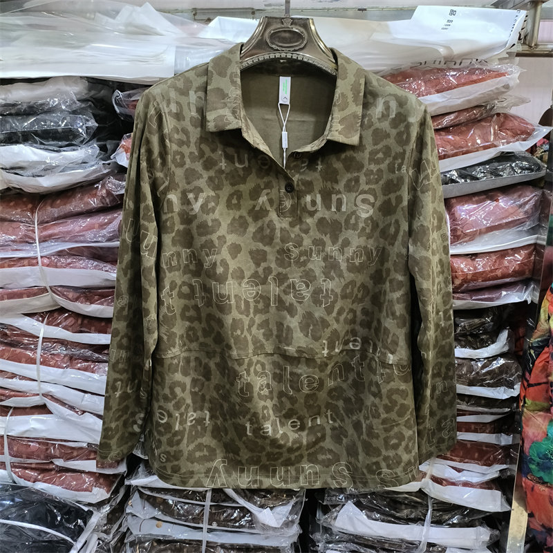 芳之韵01当季新品实体同款流行女士宽松衬衣领T恤薄款豹纹卫衣