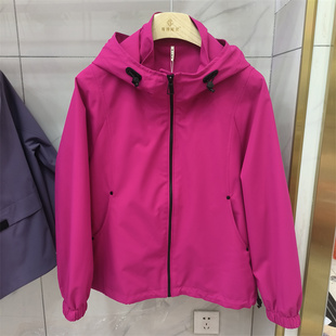 显瘦宽松减龄防风外套短款 连帽冲锋衣女春季 夹克上衣 时尚 专柜正品