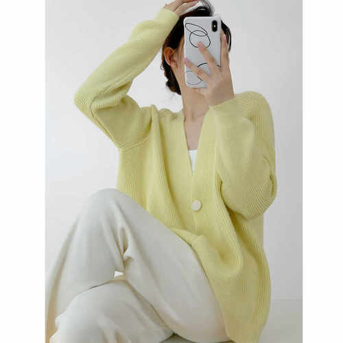 2024早秋新款奶fufu的软糯上衣慵懒风V领温柔针织开衫毛衣外套女 - 封面