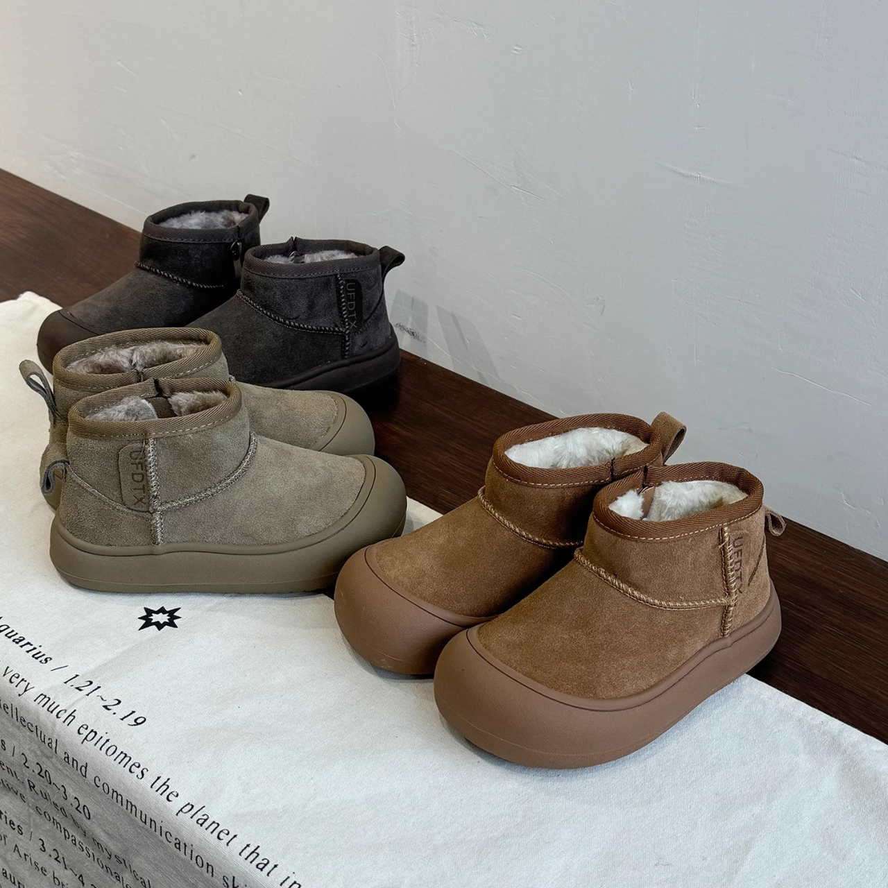 儿童雪地靴冬季新款女童加绒加厚短靴保暖软底防滑防踢男童大棉鞋