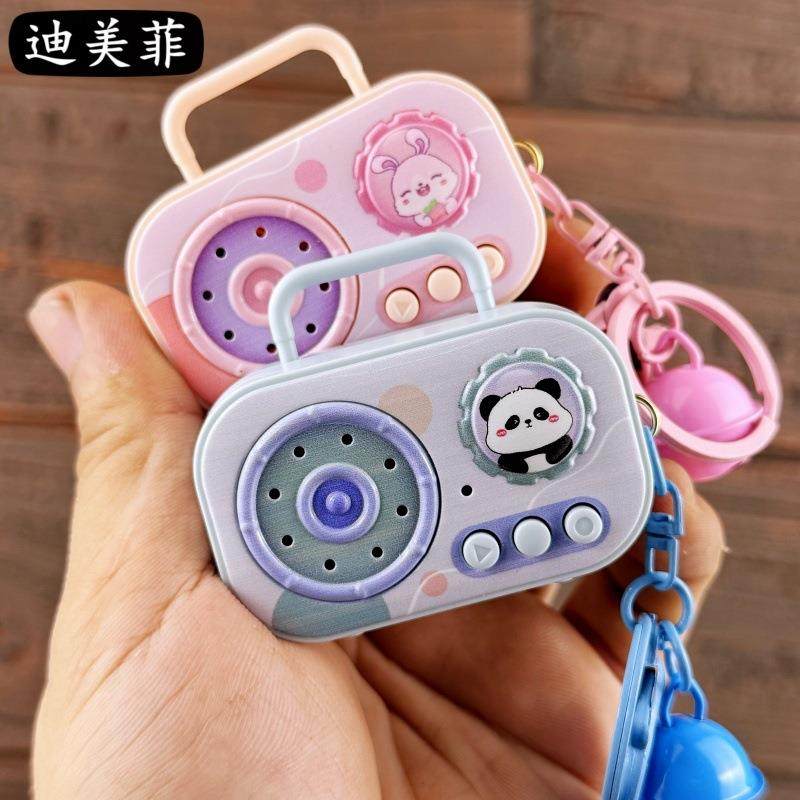 新款迷你卡通复古录音机音乐播放钥匙扣挂件娃娃机礼品收音机玩具
