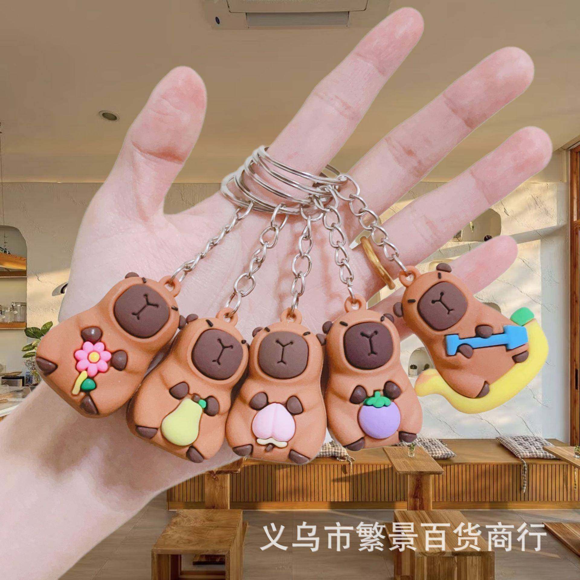 新款卡通可爱水果卡皮巴拉钥匙扣情侣包包汽车挂件地推小礼品