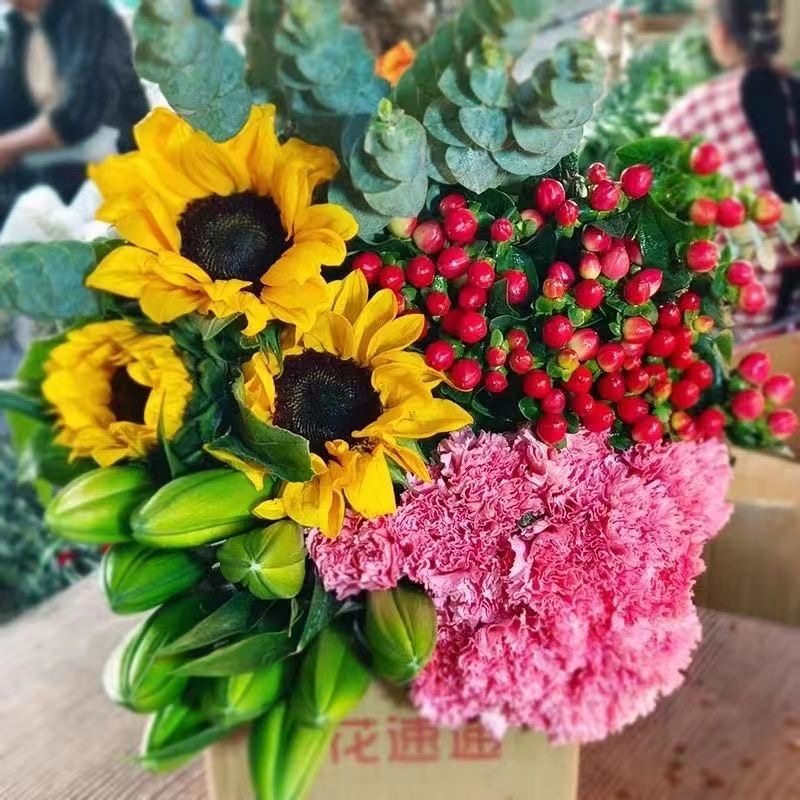 母亲节鲜花混搭花束组合康乃馨香百合鲜切花