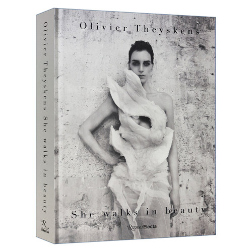 英文原版 Olivier Theyskens She Walks in Beauty 奥利维尔 泰斯金斯 她走在美丽中 法国时装品牌设计师 英文版 进口英语 书籍