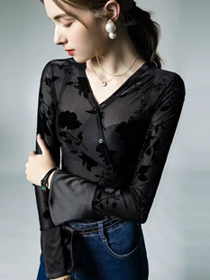 黑色打底衫女2026秋季女装复古喇叭袖气质上衣欧洲站网纱长袖T恤