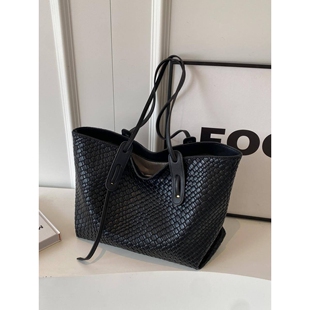 专柜品牌跨境爆款托特包大容量女士2026新款休闲百搭单肩包简约软