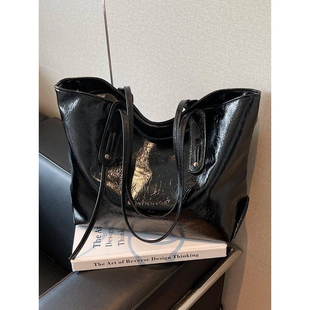 专柜品牌跨境高级感油蜡皮托特包女大容量2026新款百搭休闲通勤单