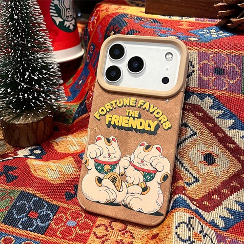 适用苹果17/华为Pura70/小米17/OPPO Reno13/VIVO X200美拉德秋冬仿麂皮手机壳iPhone14/16Promax新年招财猫