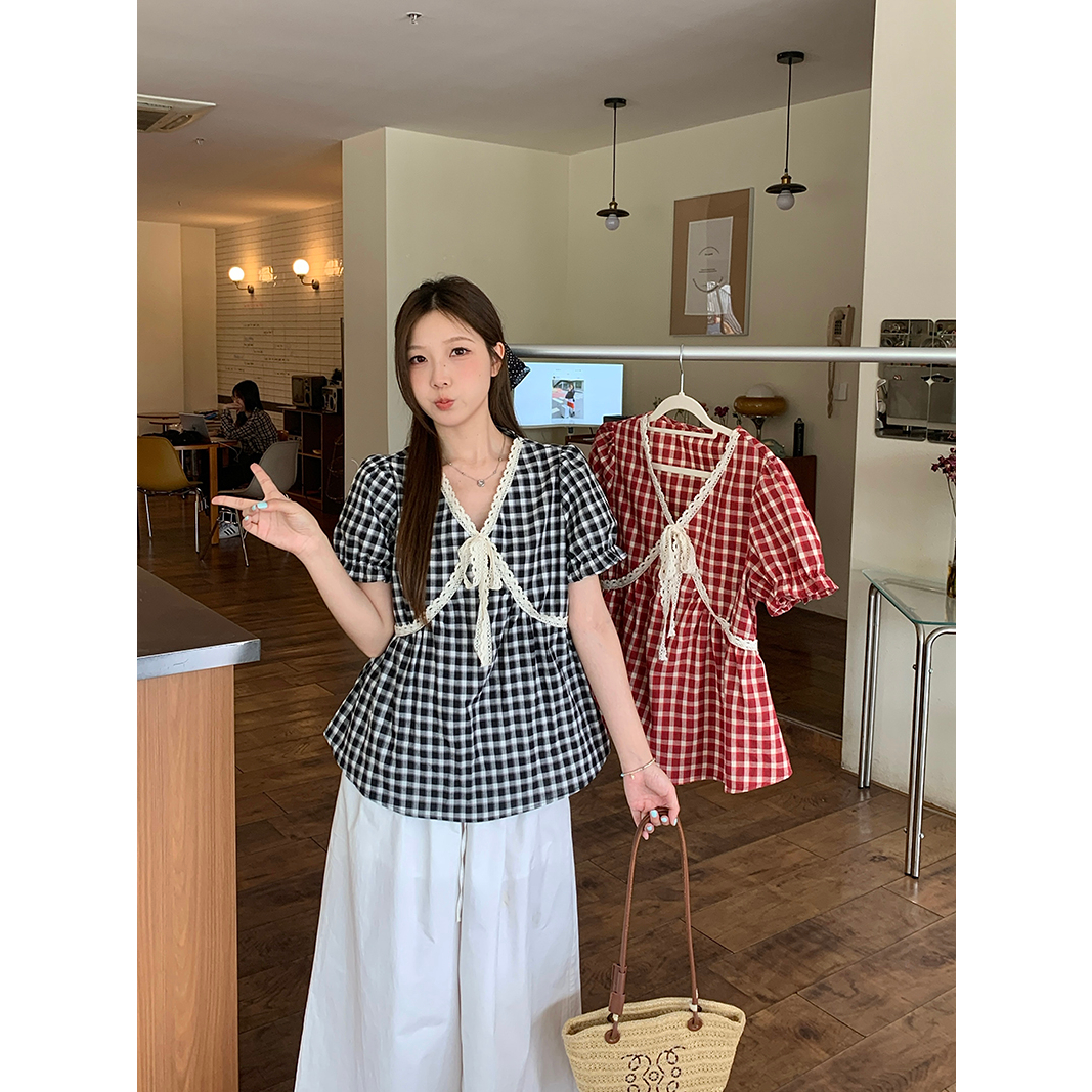喇叭袖格子V领正肩短袖衬衫女2025夏季大码胖mm蕾丝边娃娃衫上衣