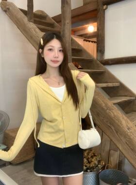 休闲风撞色连帽假两件上衣女