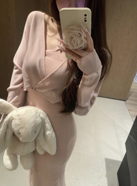 Yumeo钰 甜甜系～嗲嗲温柔套挂脖吊带上衣针织包臀裙半裙