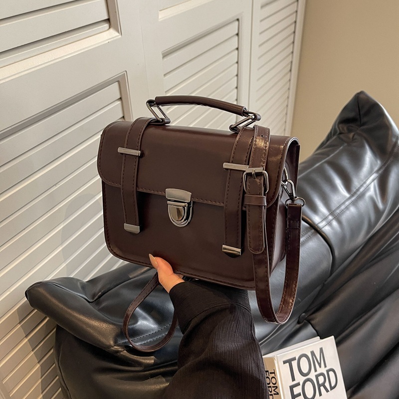 今年流行高级感手提斜挎凯利包包女2025新款时尚百搭单肩小方包潮