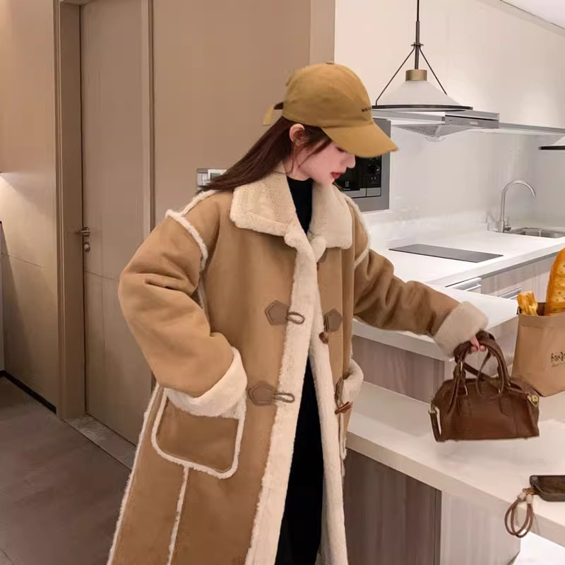 2025冬季新款牛角扣皮毛一体大衣加长款加厚羊羔毛绒麂皮绒外套女