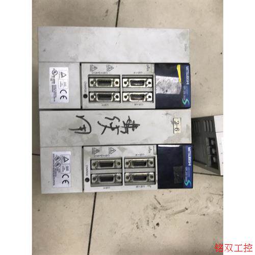 议价直拍不发:MR-J2S-350b 100b。三菱伺服,拆机闲置,测试包