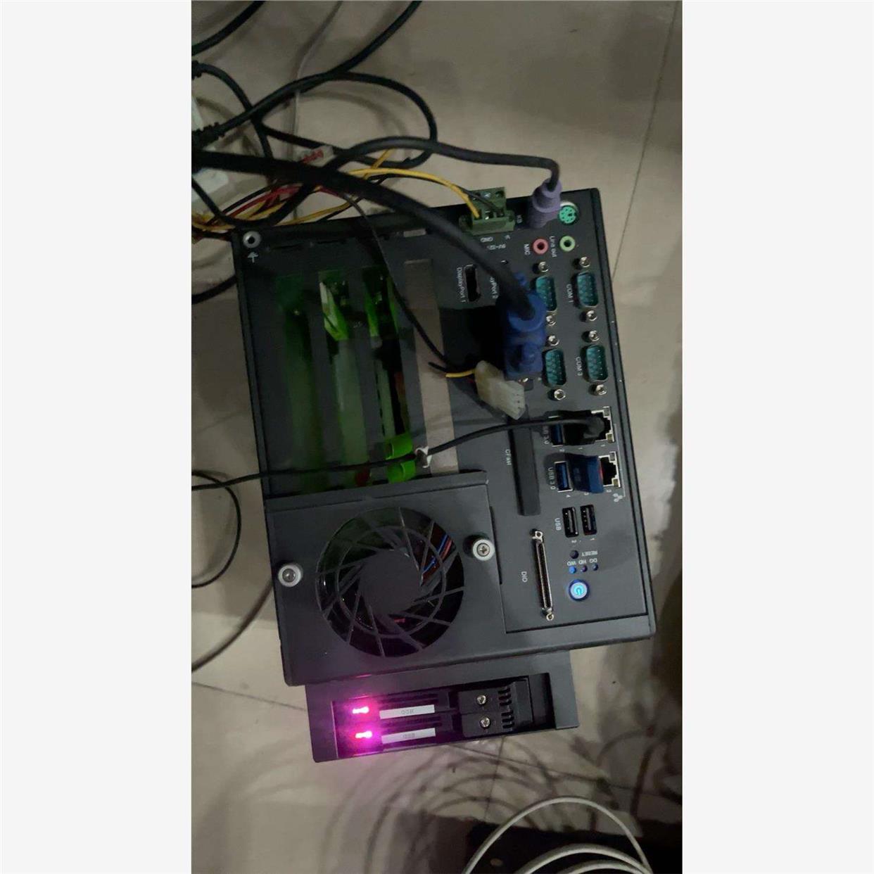 议价直拍不发：ADLINK 凌华 MXC-6322D 工控小主机。