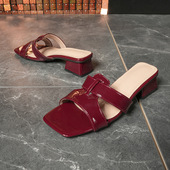 露趾凉鞋 2026夏季 女酒红色拼接一字带高跟鞋 外穿法式 新款 粗跟拖鞋