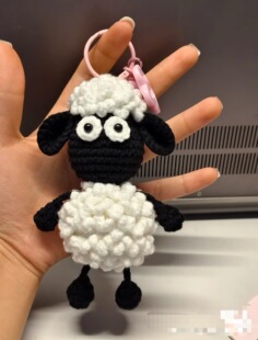 手工钩织小羊肖恩羊了个羊可爱玩偶挂件摆件钥匙扣毛线钩织成品