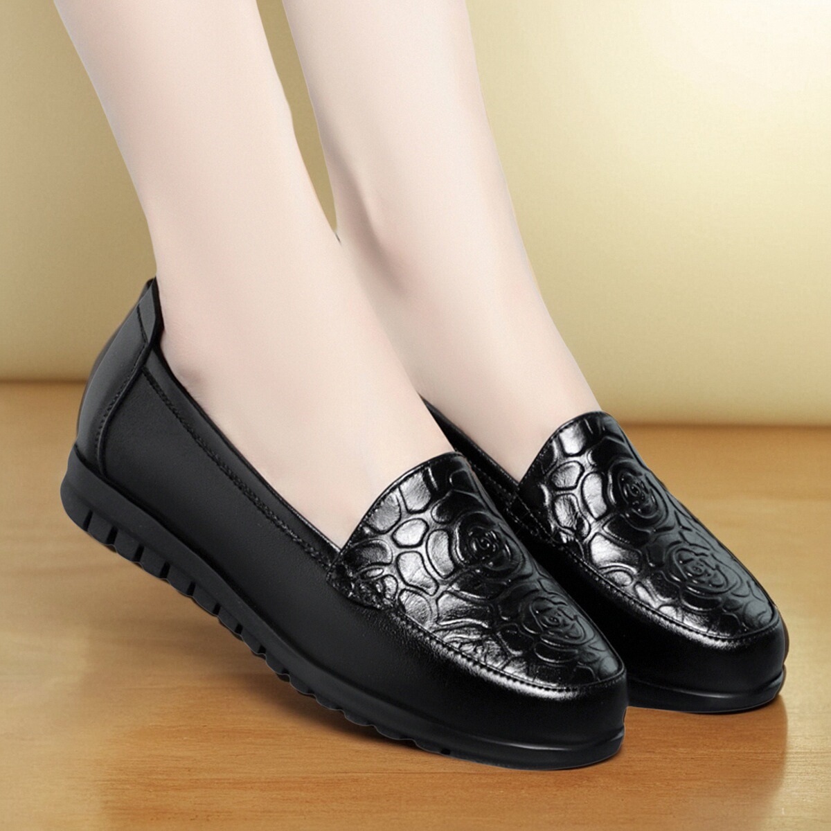 真皮妈妈鞋平底舒适套脚皮鞋